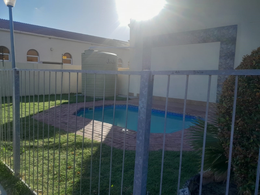 2 Bedroom Property for Sale in Whispering Pines Western Cape